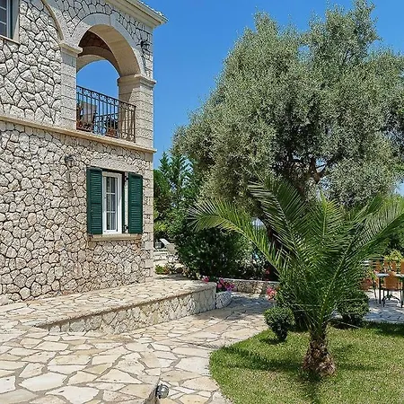 Sleeps 6 Pool Air Con Wifi Katouna