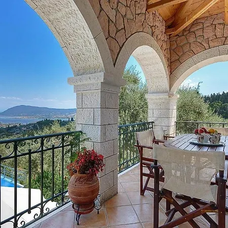 Sleeps 6 Pool Air Con Wifi Katouna
